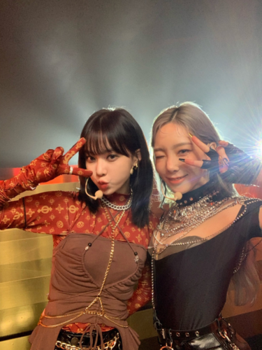 Cô sánh đôi cùng đàn chị Kim Tae Yeon trong nhóm nhỏ Got the beat