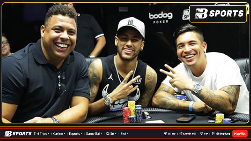 Người hâm mộ tranh cãi về việc Neymar chơi poker