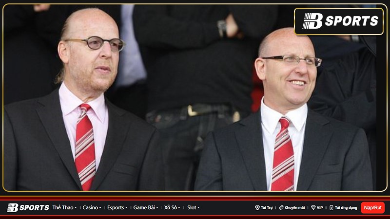Man United hiện thuộc sở hữu của Nhà Glazer với hai vị chủ tịch là Joel Glazer và Avram Glazer