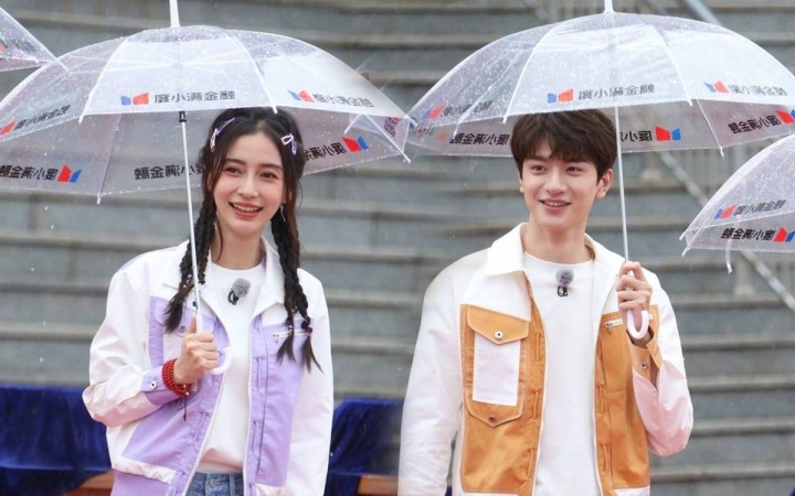 Tiểu hoa đán Hoa ngữ và chàng phi công trẻ sánh vai trong show truyền hình thực tế