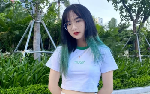 Nhan sắc xinh đẹp của cô nàng