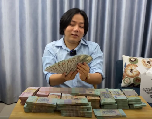 anh chàng vơi mái tóc bổ đôi