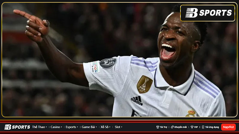 Real là đội đầu tiên ghi 5 bàn trên sân Anfield tại C1