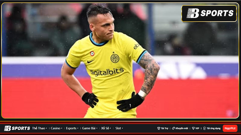 Martinez gia nhập Inter từ CLB Racing Club của Argentina vào mùa hè năm 2018 và kể từ đó, anh đã khẳng định mình là một cầu thủ chủ chốt