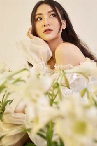 Khuôn mặt xinh đẹp của cô nàng