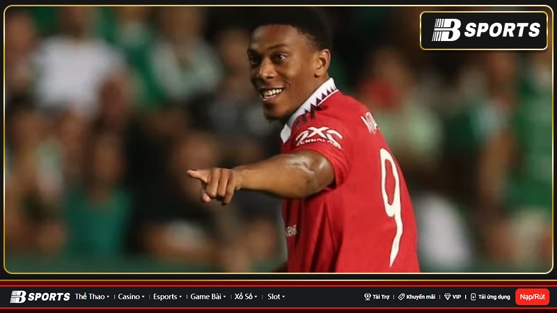 Quỷ đỏ đang cần chiêu mộ một tiền đạo tên tuổi khác thì khả năng Martial ra đi là khá cao