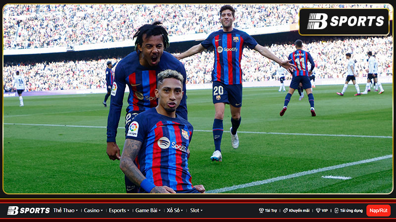 Barca hạ Valencia, bỏ xa Real Madrid