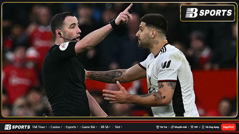 Đứng sau chiến thắng của MU, “báo thủ” Mitrovic bị đề nghị treo giò 10 trận 