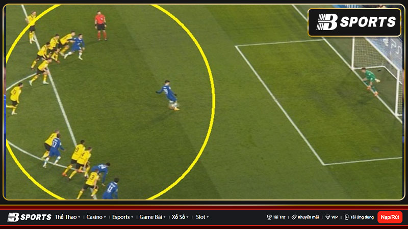 VAR giúp Chelsea gây tranh cãi