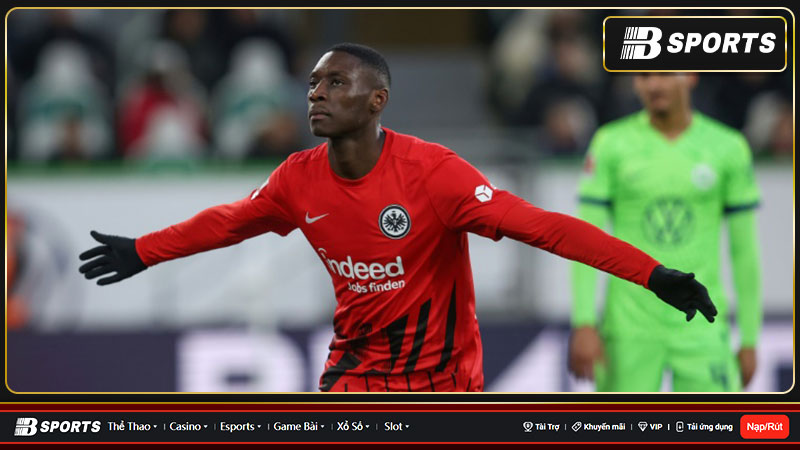 Wolfsburg hòa Frankfurt với tỷ số 2-2 Wolfsburg hòa Frankfurt với tỷ số 2-2