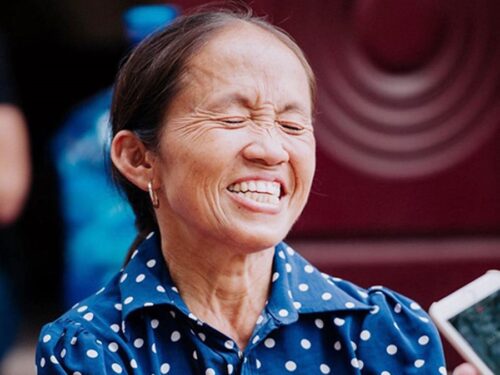 Ngoài nội dung, điều có lẽ khiến cho nhiều người từng cảm thấy yêu mến và ủng hộ Bà Tân Vlog chính là nét mộc mạc, bình dị và chân chất của người phụ nữ vô cùng nhỏ bé này