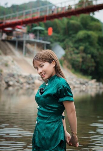 Nổi tiếng nhưng cũng đồng thời đi kèm với tai tiếng, Bà Nhân Vlog cũng thường xuyên mắc phải những lùm xum câu view, câu like