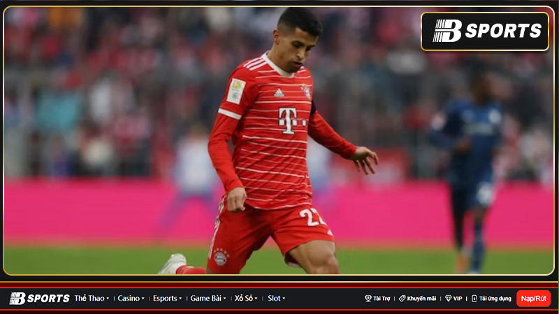 Hậu vệ cánh 28 tuổi bất ngờ chuyển đến khoác áo đội chủ sân Allianz Arena