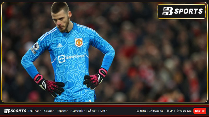 Cầu thủ MU đến sân tập sau thất bại 0-7 trước Liverpool