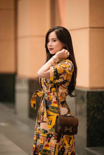 Cô thân thiết với cả Showbiz