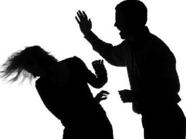 Người chồng thừa nhận đã có những tác động vật lí lên vợ