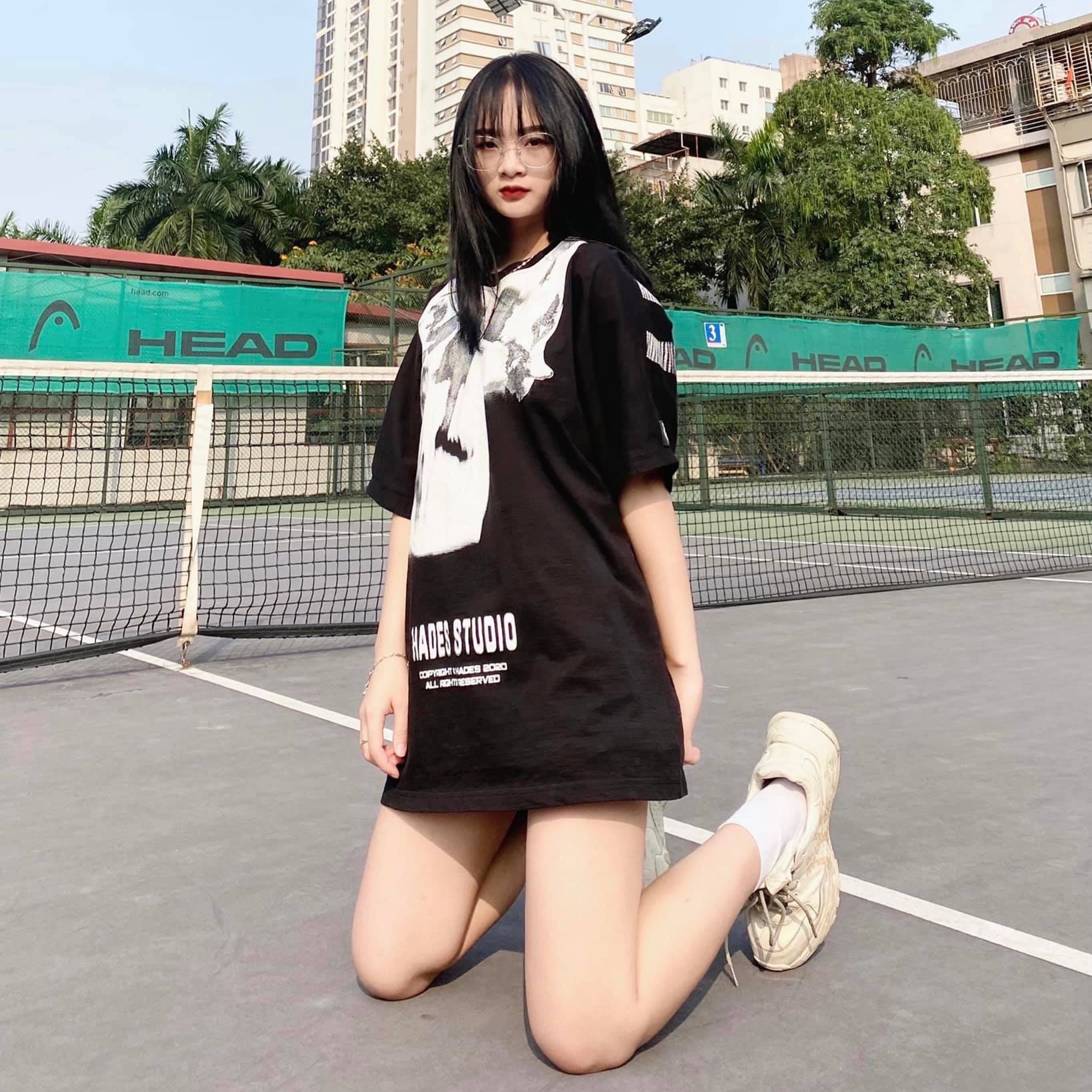 Cô nàng dường như không quan tâm