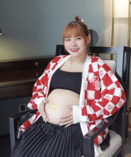 Không chia sẻ quá nhiều về bạn trai trước đó, Huỳnh Phụng làm cộng đồng mạng xôn xao khi thông báo mang thai 