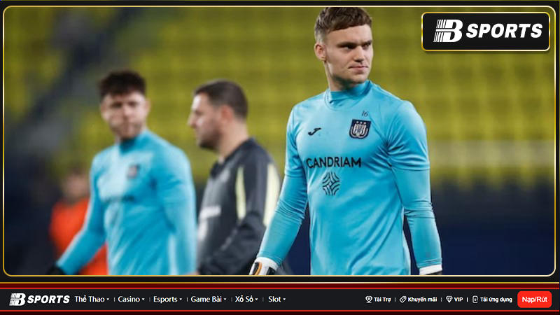 Liverpool và Manchester United được thông tin là đang quan tâm đến việc ký hợp đồng với thủ môn Bart Verbruggen của Anderlecht