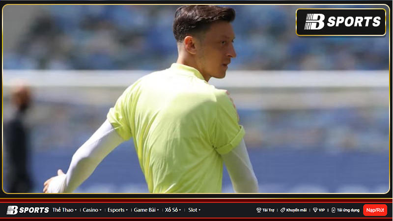 Mesut Ozil giải nghệ ở tuổi 34 vì các vấn đề về thể lực