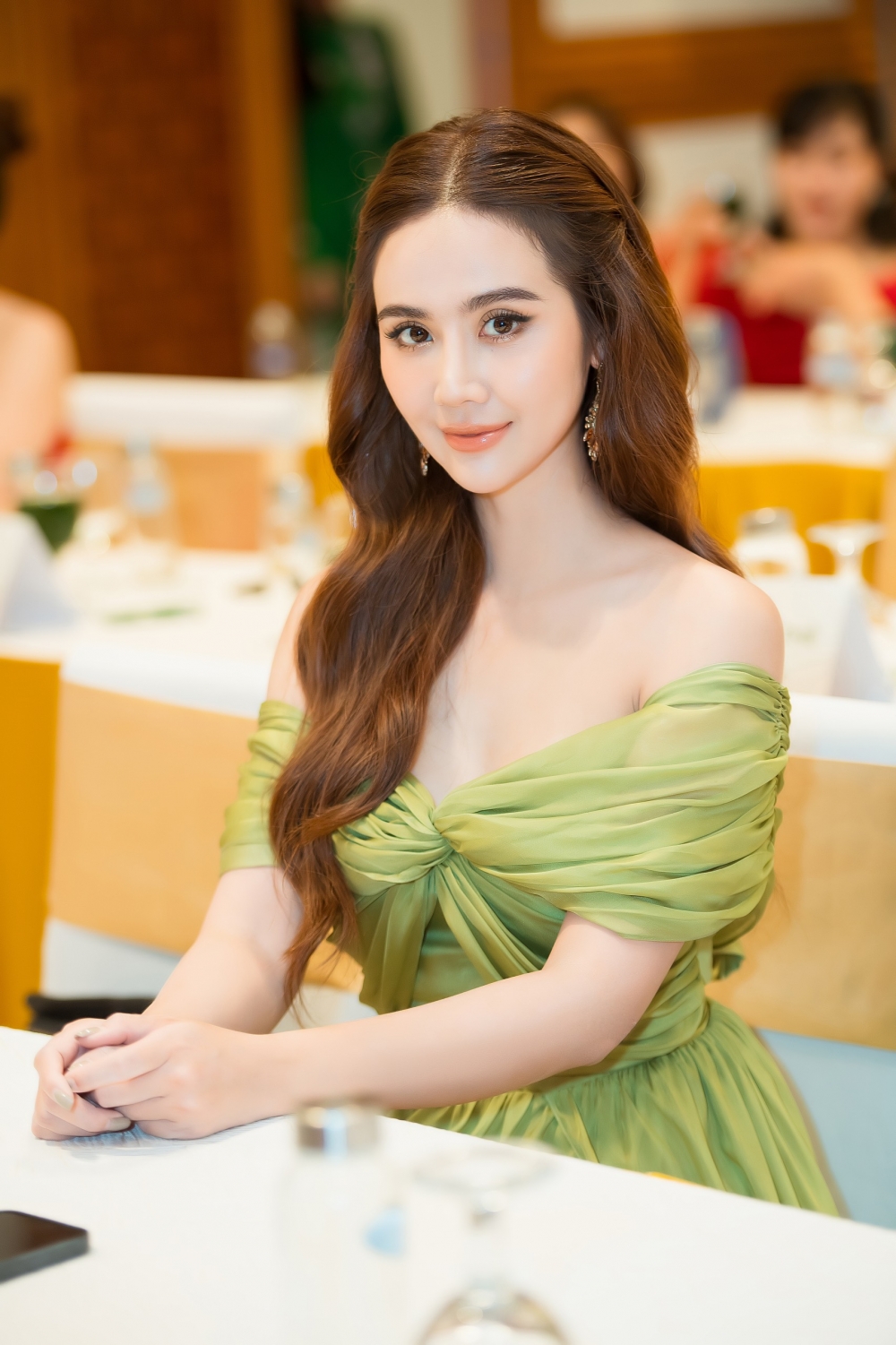 Chân dung cô nàng xinh đẹp Phan Minh Huyền