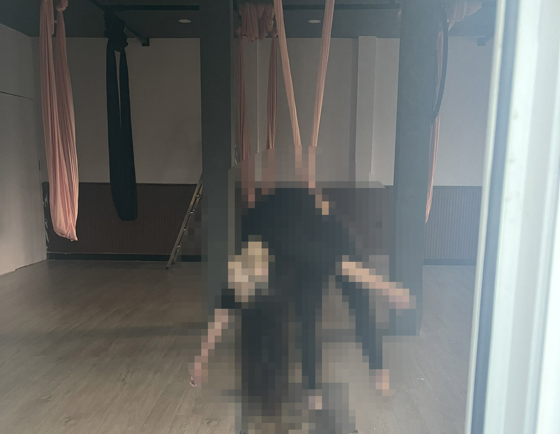 Tư thế của người phụ nữ tử vong tại phòng tập Yoga trên sợi dây tập hằng ngày tại Lâm Đồng, Đà Lạt