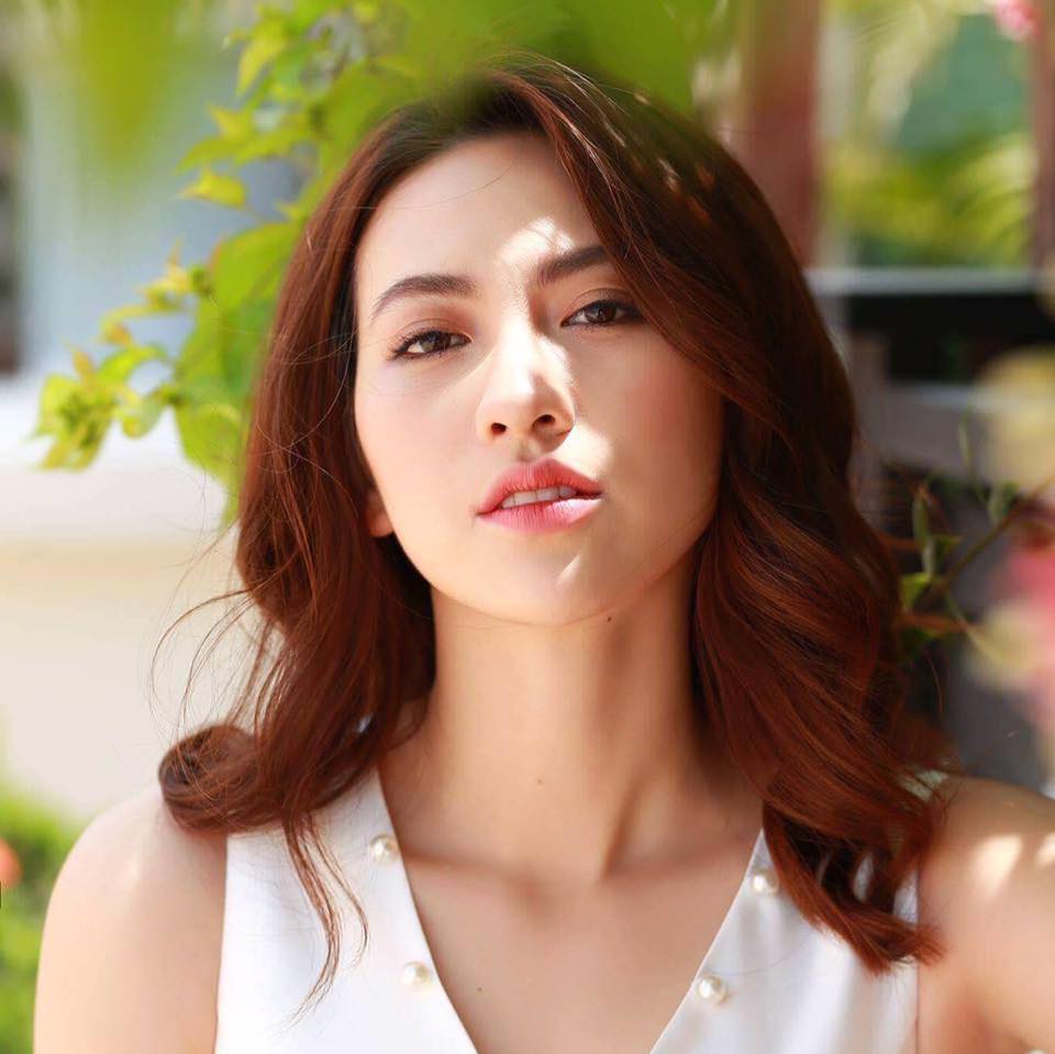 Cố đang cố thoát khỏi cái bóng hot girl Cố đang cố thoát khỏi cái bóng hot girl