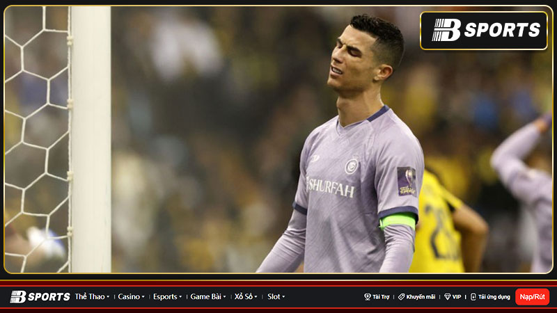 Ronaldo liên tiếp gặp chuyện, những thách thức tại môi trường mới