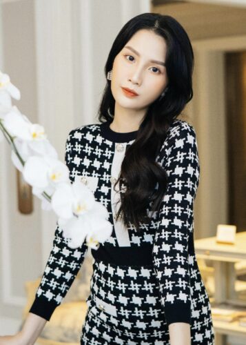 Cô nàng gây bất ngờ cho người hâm mộ khi thông báo kết hôn ở tuổi 21