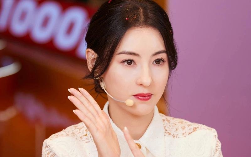 Cô nàng gần như đánh mất tất cả sau vụ bê bối ảnh nóng.