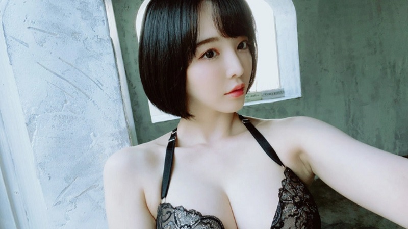 Người đẹp trẻ tuổi Tsubaki Sannomiya là tân binh làng phim 18+